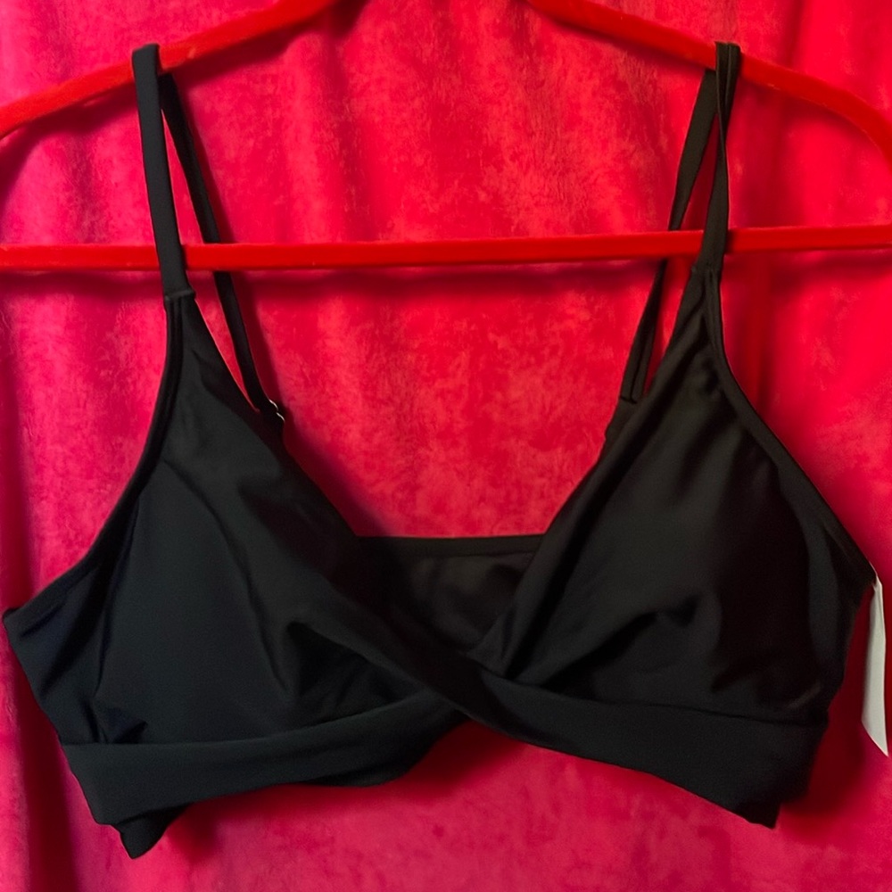 NWTS! Twist Front Bikini Top V Neck Padded Swimsuit Top